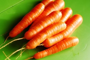 Chứa nhiều vitamin và khoáng chất, cà rốt được chị em ưu ái sử dụng làm đẹp